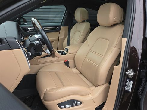 Used 2021 Porsche Cayenne Coupe image 5