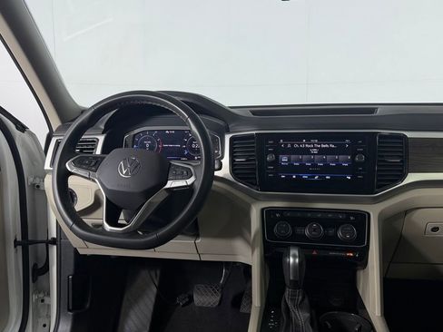 Used 2022 Volkswagen Atlas SE w/ Black Wheel Package image 13