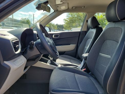 Used 2020 Hyundai Venue FWD image 12
