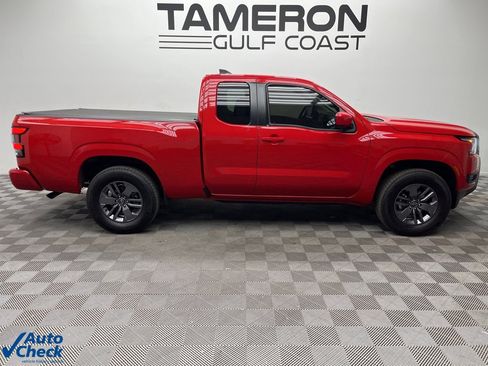 Used 2025 Nissan Frontier SV image 4