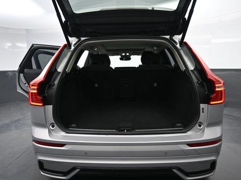 Used 2025 Volvo XC60 B5 Plus AWD/4WD image 18