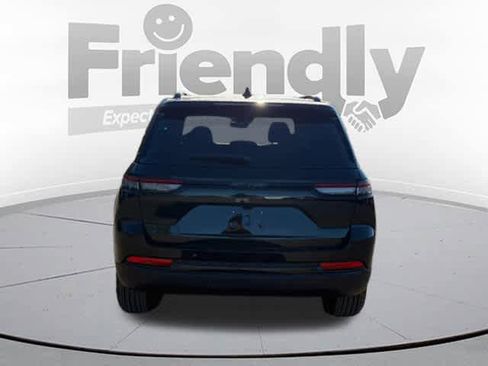 New 2025 Jeep Grand Cherokee Altitude image 4