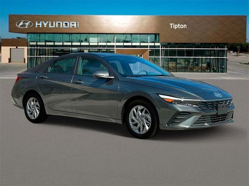 New 2024 Hyundai Elantra SEL image 10