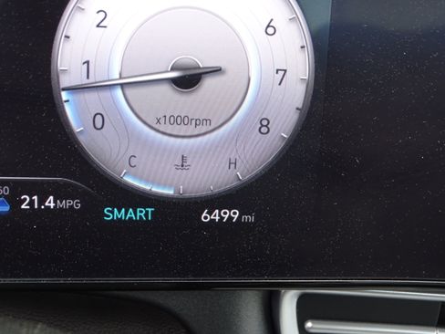 Used 2025 Hyundai Elantra Limited image 9