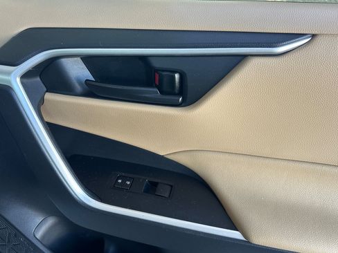 Certified 2022 Toyota RAV4 LE image 21