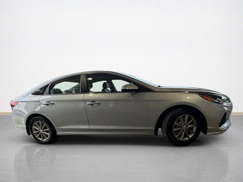 Used 2019 Hyundai Sonata SE FWD image 2