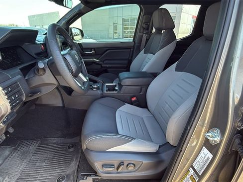 Used 2024 Toyota Tacoma TRD Off-Road image 11