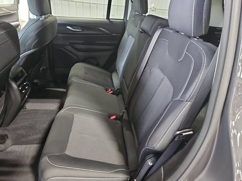 Used 2023 Jeep Grand Cherokee Laredo X AWD/4WD image 13