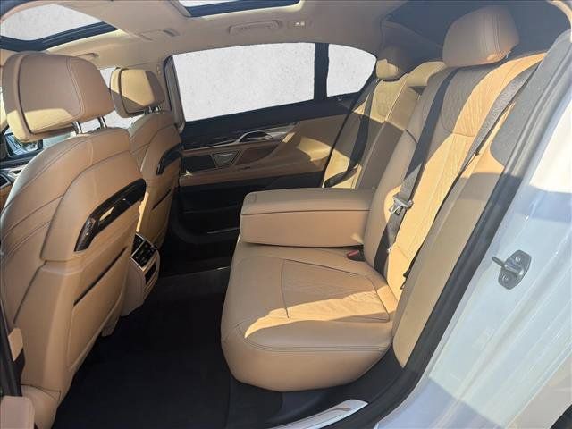 Used 2020 BMW 750i xDrive w/ Executive Package AWD/4WD image 20