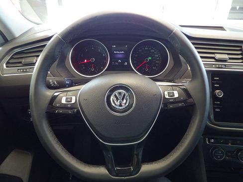 Used 2020 Volkswagen Tiguan SE image 28