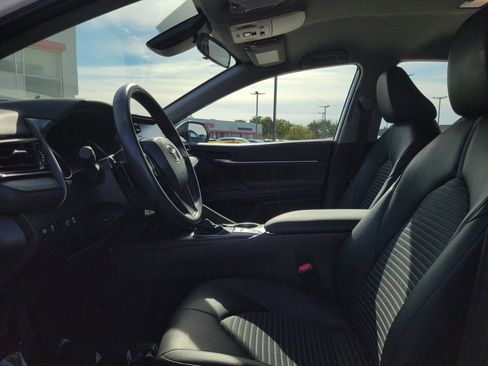 Used 2024 Toyota Camry SE image 15