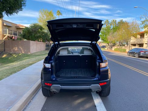 Used 2018 Land Rover Range Rover Evoque SE Premium image 4