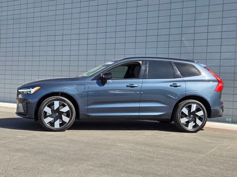Used 2025 Volvo XC60 T8 Plus w/ Protection Package Premier AWD/4WD image 2