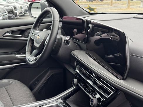 Used 2024 Chevrolet Traverse LT image 26