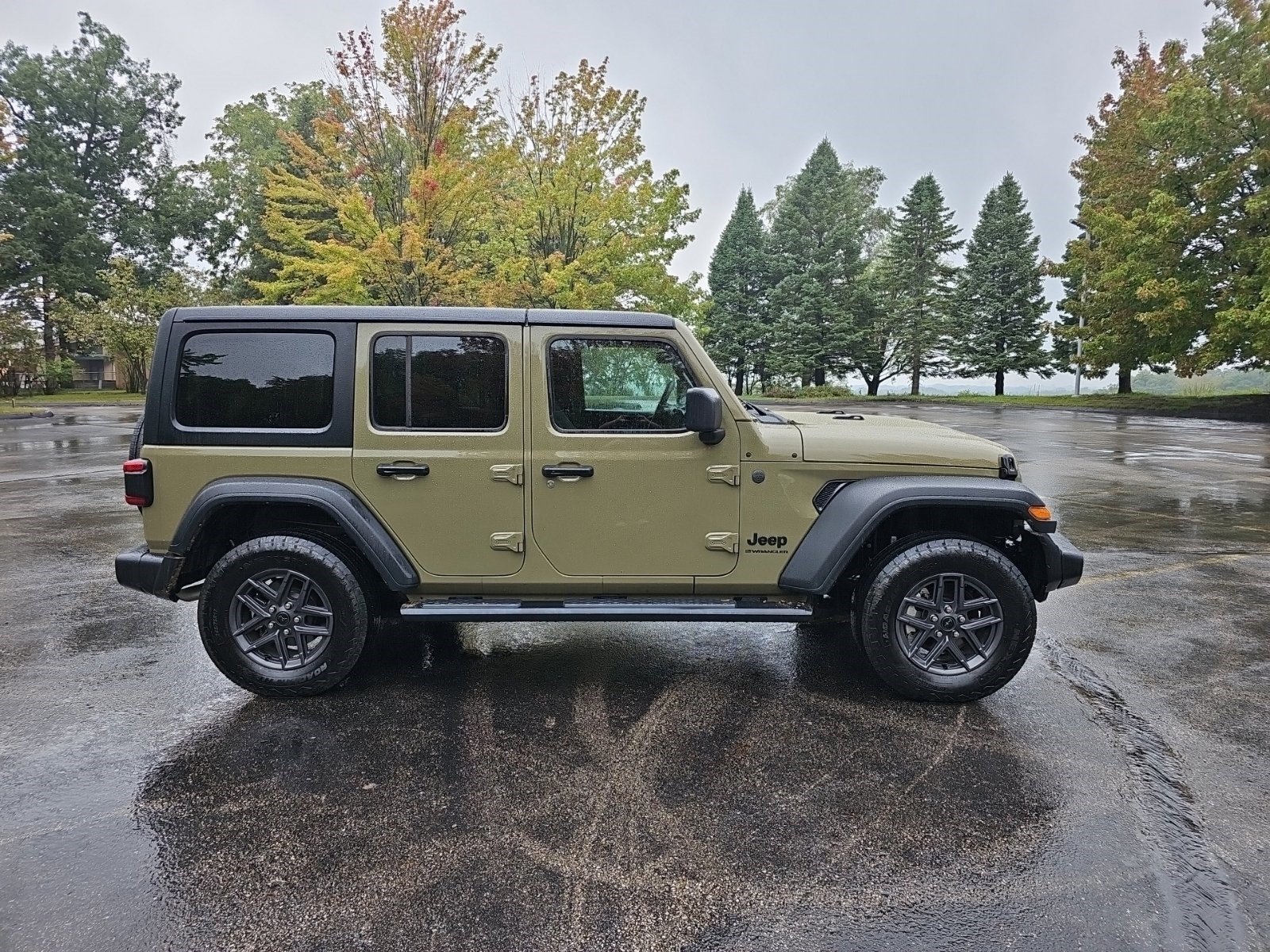 Used 2025 Jeep Wrangler Unlimited Sport AWD/4WD image 6