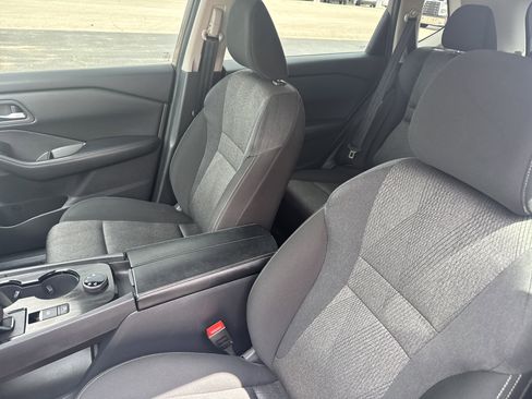 Used 2025 Nissan Rogue SV image 11