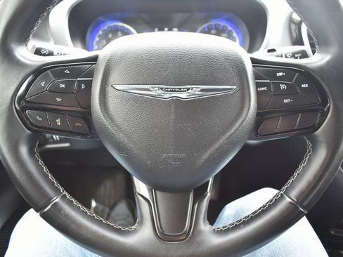 Used 2018 Chrysler Pacifica Touring-L w/ Premium Audio Group image 18