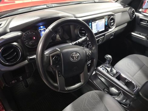 Used 2016 Toyota Tacoma TRD Sport w/ Towing Package image 9