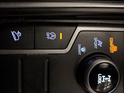 Certified 2023 Kia Sorento S w/ Panoramic Sunroof Package image 19