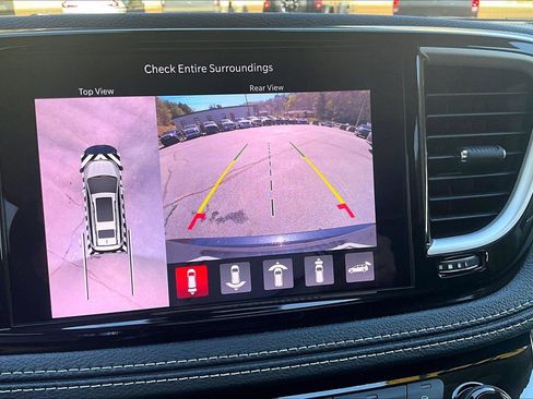 Used 2023 Chrysler Pacifica Touring-L w/ Uconnect Theater Family Group FWD image 22