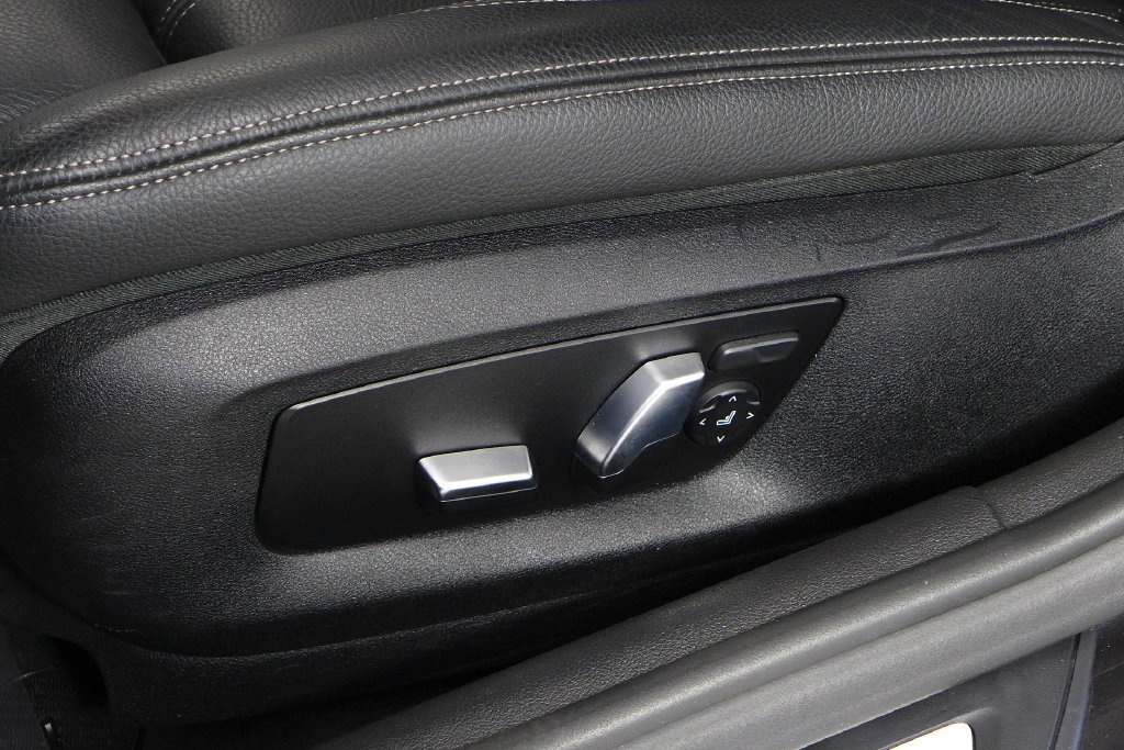 Used 2018 BMW 530e w/ Premium Package 2 RWD image 23