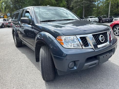 Used 2017 Nissan Frontier SV AWD/4WD image 3