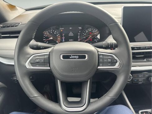 Used 2025 Jeep Compass Limited image 16