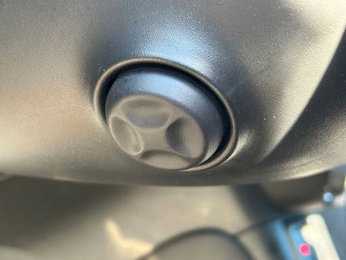 Used 2022 GMC Acadia SLT w/ Elevation Edition image 32