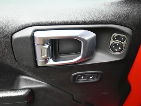 Used 2022 Jeep Wrangler Unlimited Rubicon AWD/4WD image 14