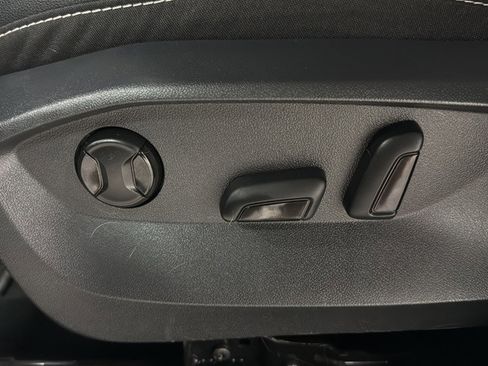 Used 2023 Volkswagen Taos SE image 18