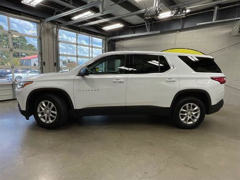Used 2021 Chevrolet Traverse LS image 2