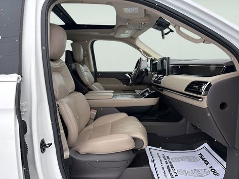 Used 2022 Lincoln Navigator Reserve image 12