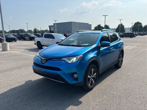 Used 2018 Toyota RAV4 XLE w/ Plus Extra Value Package FWD image 2