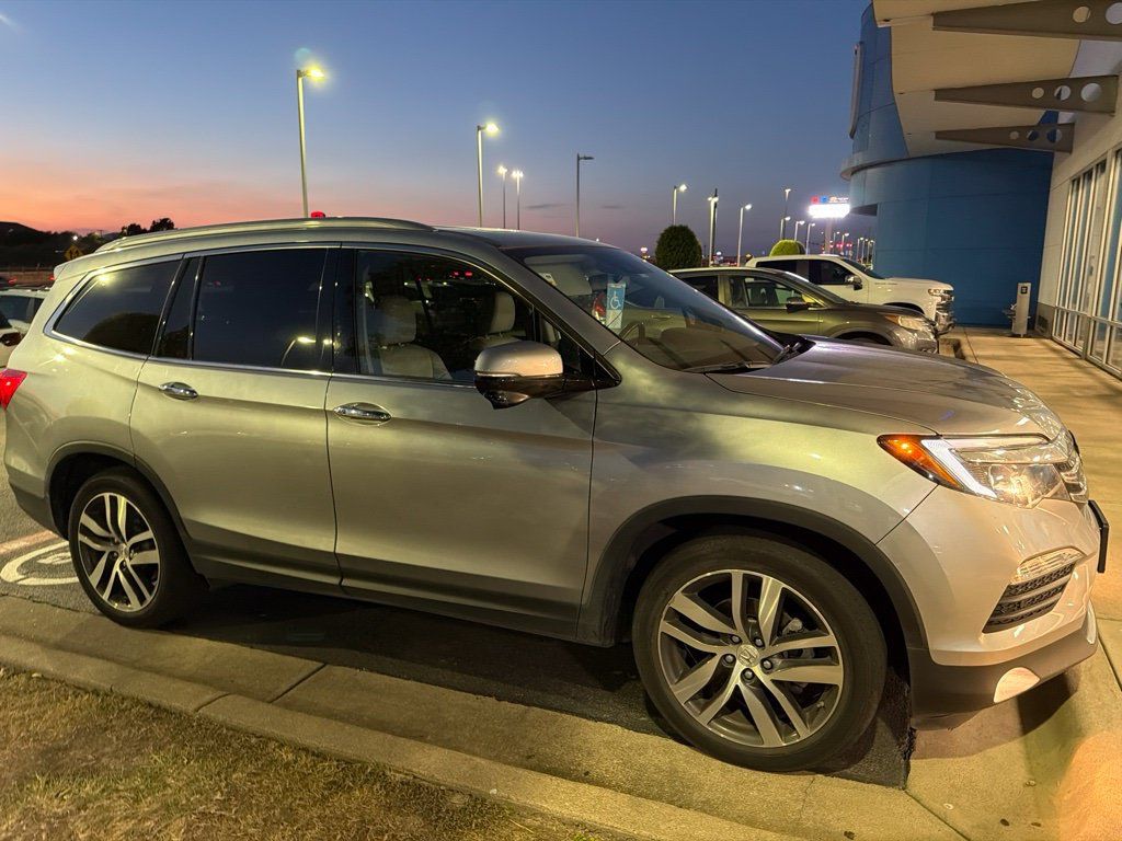 Used 2018 Honda Pilot Touring image 5