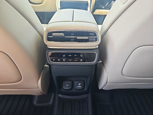 Used 2025 Genesis GV80 3.5T Prestige AWD/4WD image 32