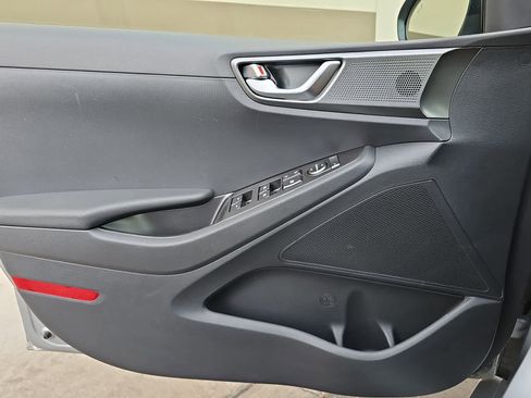 Used 2020 Hyundai Ioniq SEL FWD image 27