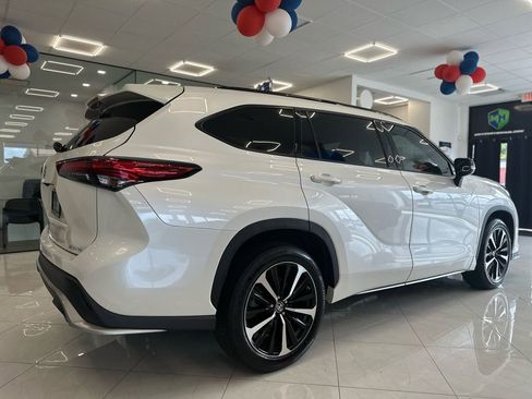 Used 2021 Toyota Highlander XSE image 12
