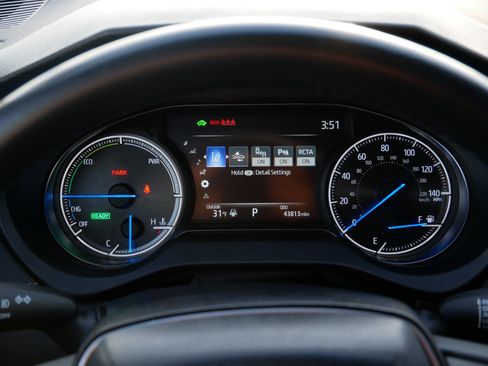 Used 2024 Toyota Venza XLE image 26