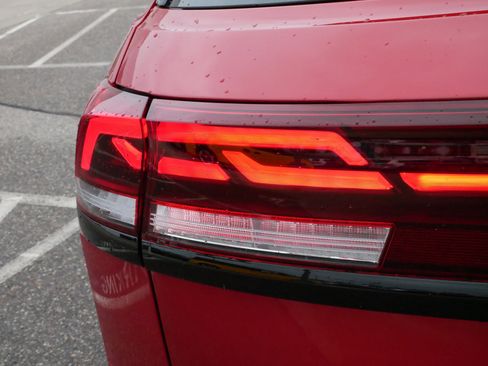 Certified 2025 Volkswagen Atlas Cross Sport SEL R-Line image 17