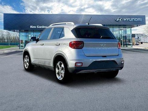 New 2025 Hyundai Venue SEL image 5