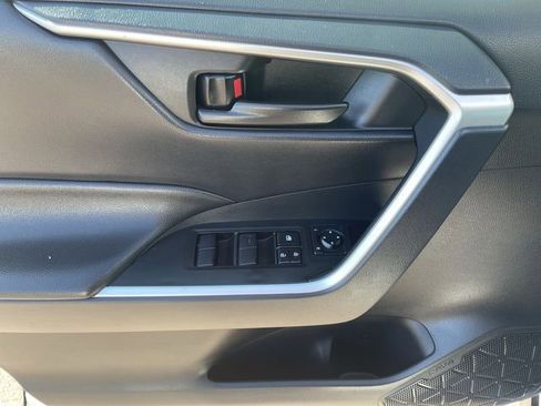 Certified 2025 Toyota RAV4 LE AWD/4WD image 12