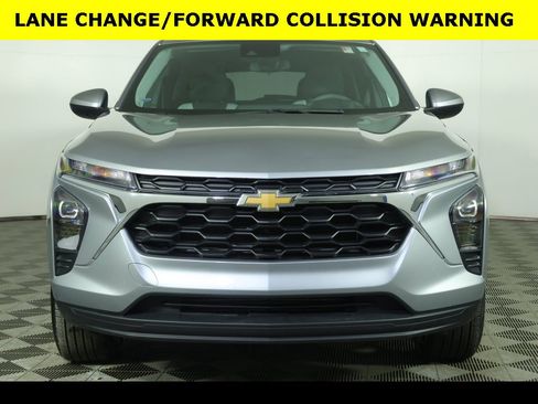Used 2024 Chevrolet Trax LS w/ LS Convenience Package image 8