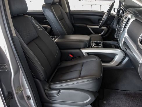 Used 2019 Nissan Titan PRO-4X image 29