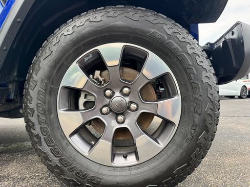 Used 2019 Jeep Wrangler Unlimited Sahara AWD/4WD image 32