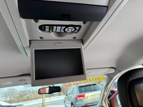 Used 2016 Chrysler Town & Country Touring w/ Driver Convenience Group image 18