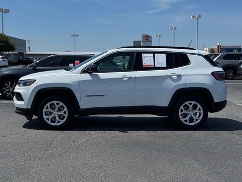 Used 2024 Jeep Compass Latitude AWD/4WD image 8