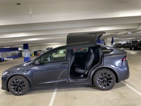 Used 2025 Tesla Model X AWD/4WD image 3