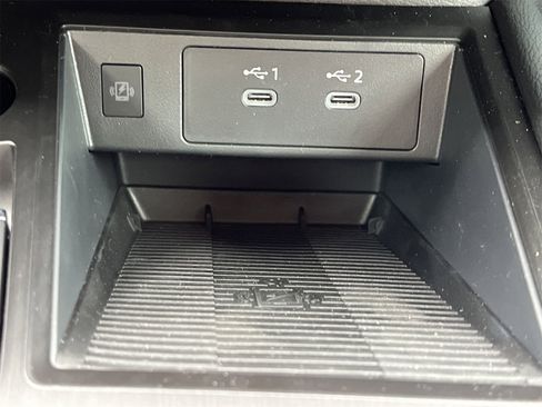 New 2025 Nissan Kicks SR image 8