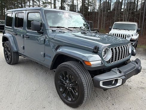 Used 2025 Jeep Wrangler Sahara w/ Safety Group image 5