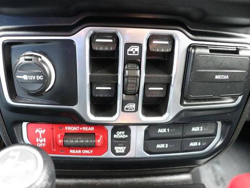 Used 2024 Jeep Wrangler Unlimited Rubicon 4xe AWD/4WD image 40